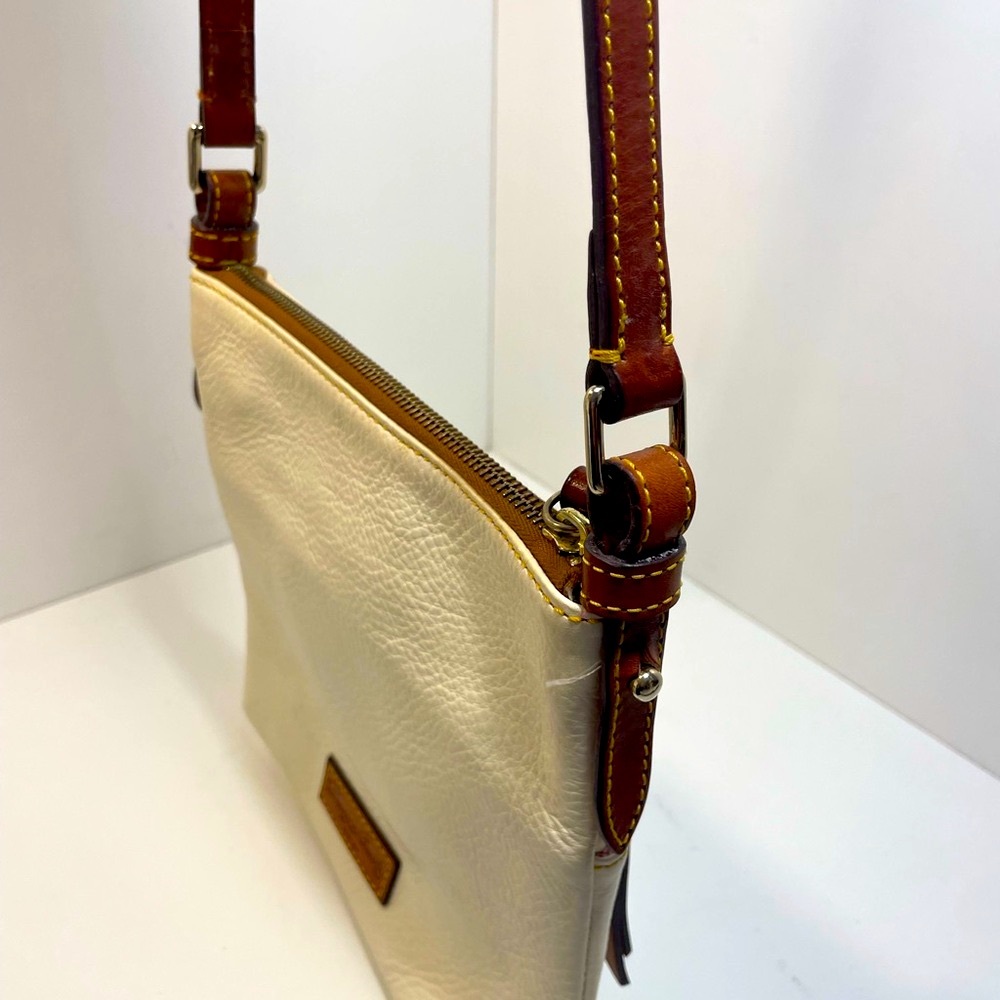 Dooney & Bourke Cream and Brown Leather Small Letter Carrier Shoulder Bag EUC - Picture 4 of 16